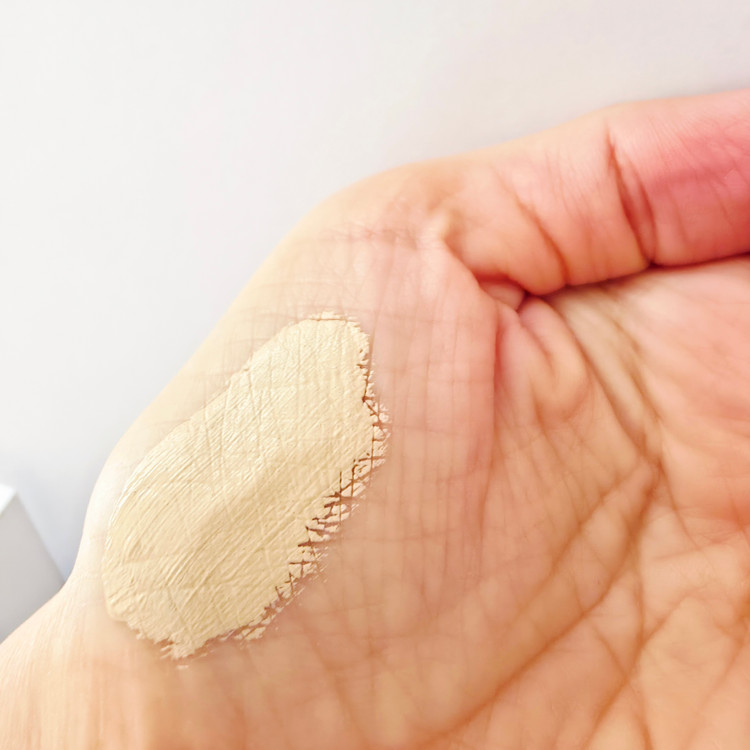 کانسیلر مرطوب کننده24ساعته برس دار j beauty